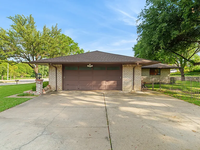 412 E Northgate Dr — Photo 28