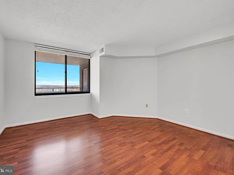 10101 Grosvenor Pl #1908 — Photo 4