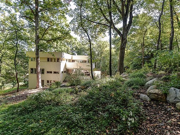 4th image of 180 Riverview Ct