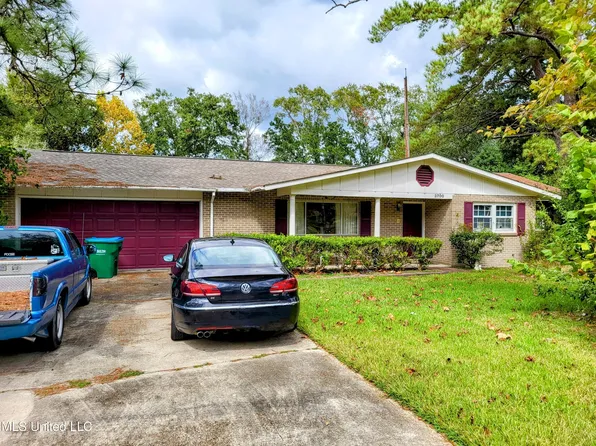 3700 Cumberland Dr, Moss Point, MS 39563