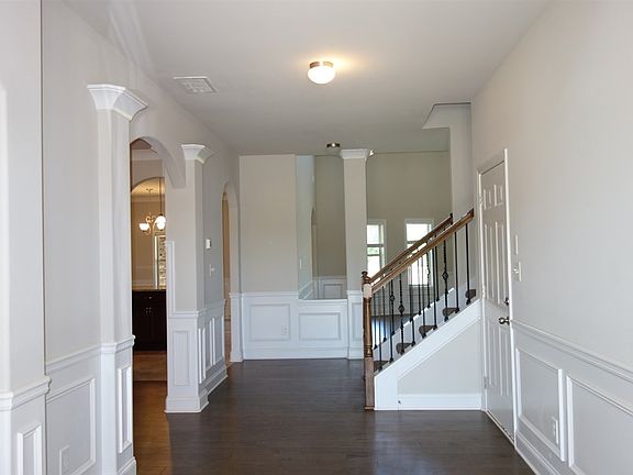 4th image of 403 Doraville Ct