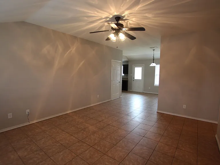 2 Bedroom Duplex for Rent in Lindale! — Photo 4