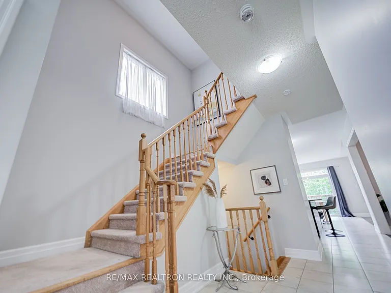 48 Robert Wilson Cres — Photo 14