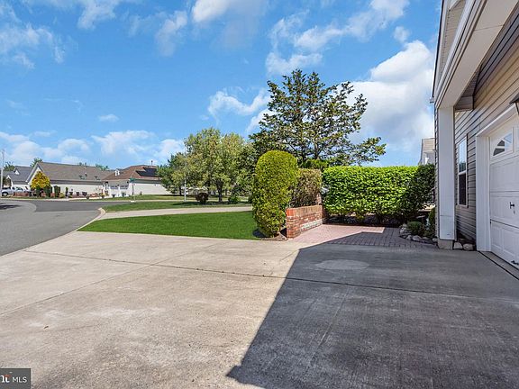 3rd image of 65 Summerhill Dr