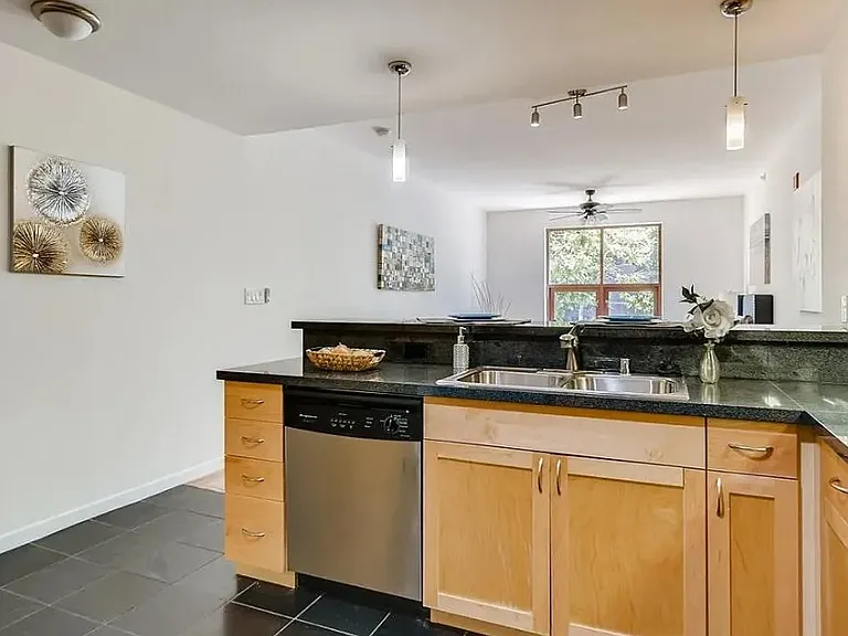 1150 J St #1 — Photo 7