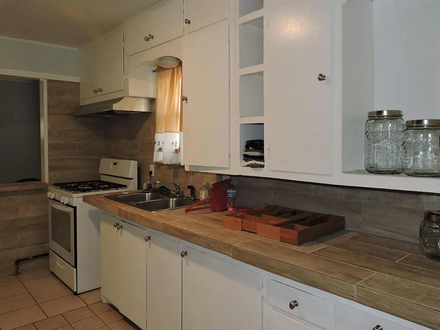 3 bed, 2.0 bath, 1738 sqft, $1,400 — Photo 4