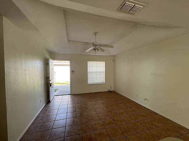 408 E Ulex Ave #11 — Photo 6