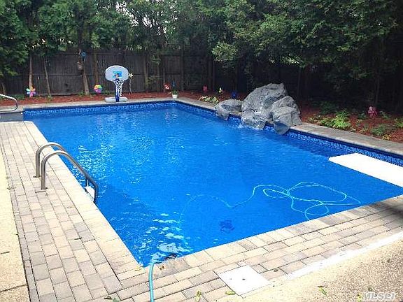 2nd image of 6 Merrivale Dr