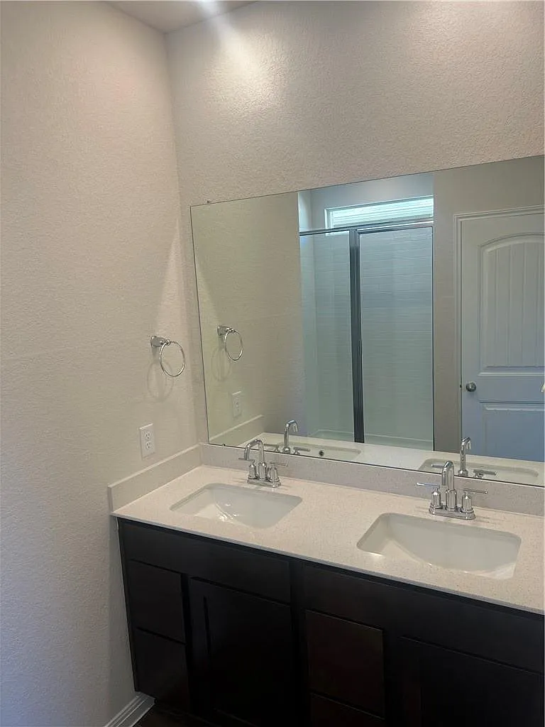 4 bed, 2.0 bath, 1736 sqft, $2,050 — Photo 4
