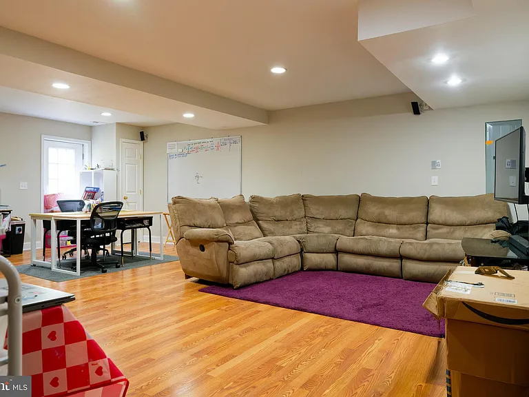 28 Grassland St — Photo 12