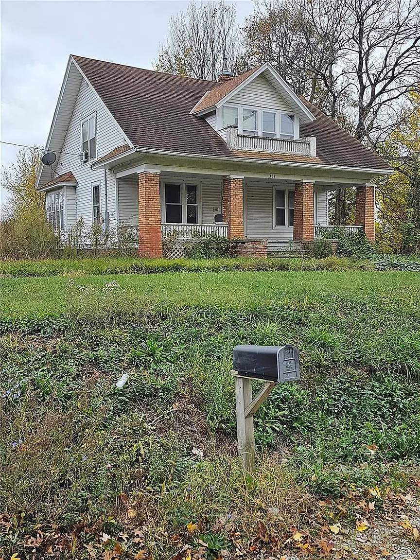 309 W Main St photo 1