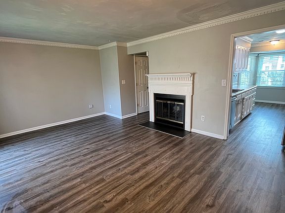 5th image of 818 Mill Landing Rd