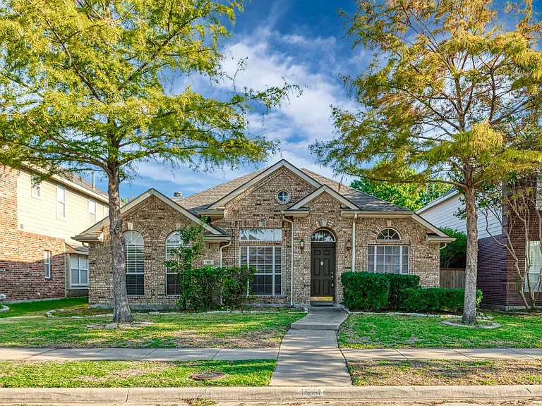 1621 Oak Brook Ln — Photo 3