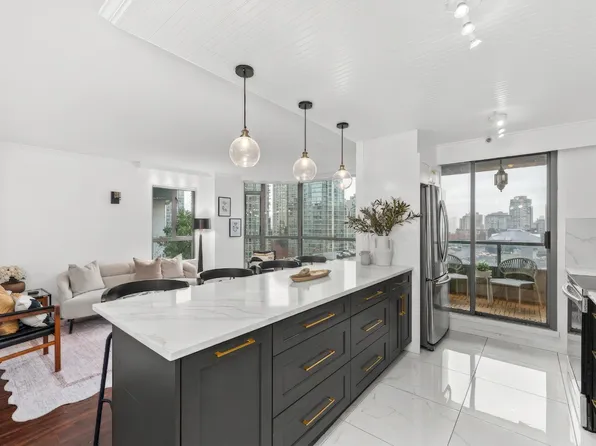 888 Hamilton St #501, Vancouver, BC V6B 5W4