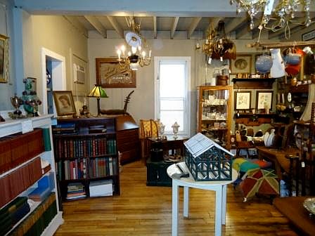 2729 Hennepin Inside