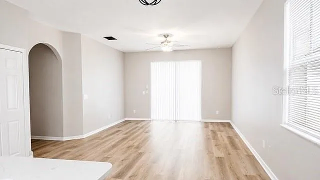 3 bed, 2.0 bath, 1426 sqft, $2,600 — Photo 2