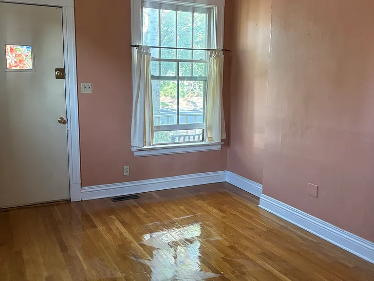 801 S Logan St — Photo 4