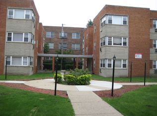 2409 W Balmoral Ave APT 2F, Chicago, IL 60625