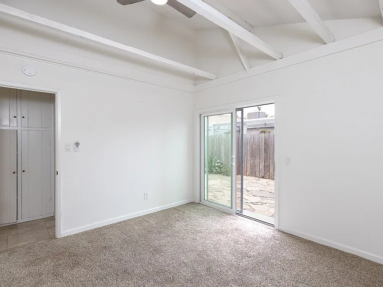 136 Oxnard Ave — Photo 22