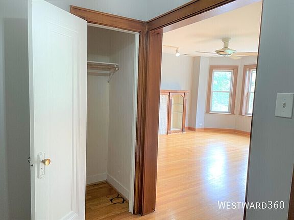 4th image of 3722 W Wilson Ave