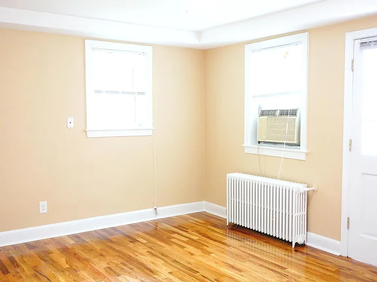 8210 Greenwood Ave — Photo 8