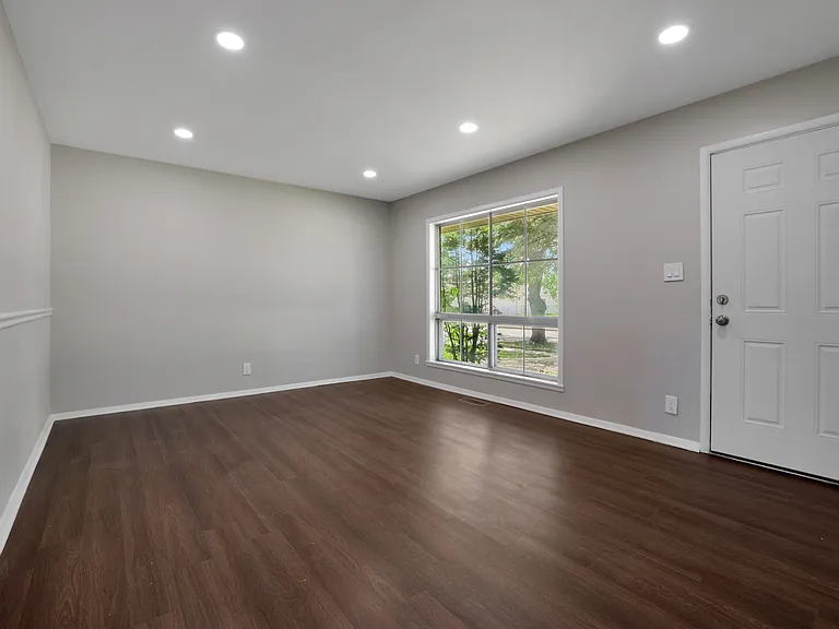 419 Waverly Ave — Photo 12