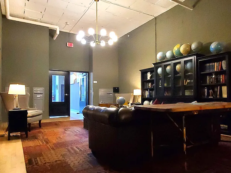 215 N Webster Ave — Photo 12