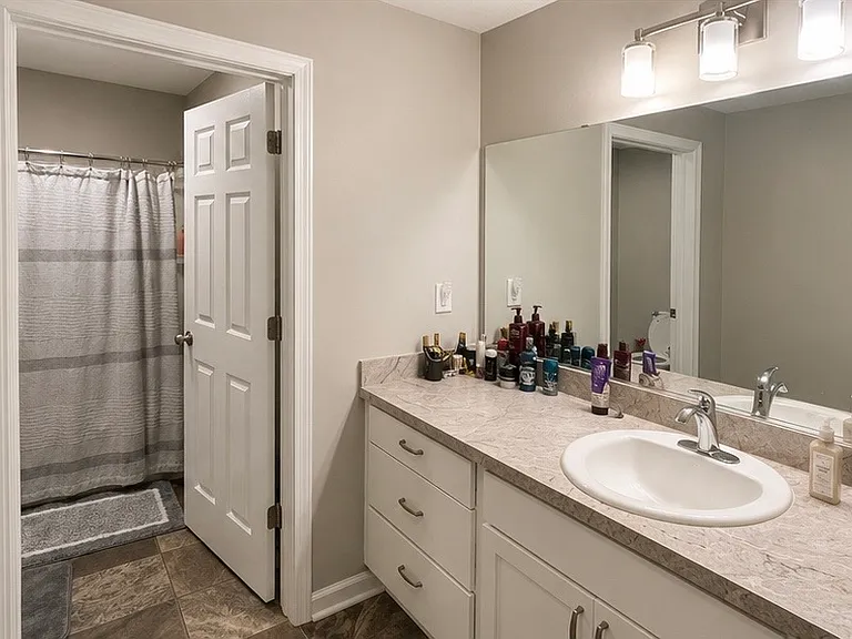 907 Wooded Ln — Photo 11