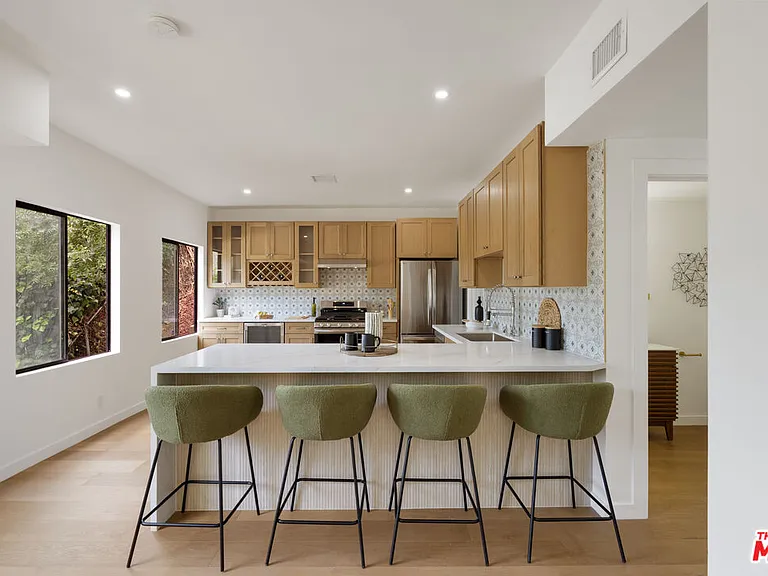 8506 Oak Ct — Photo 31