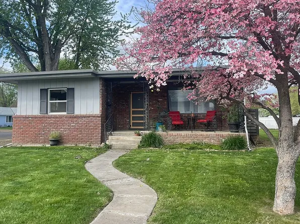 226 SW Davis Ave, College Place, WA 99324