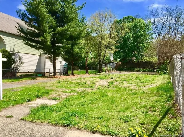 63 Gridley St, Bristol, CT 06010