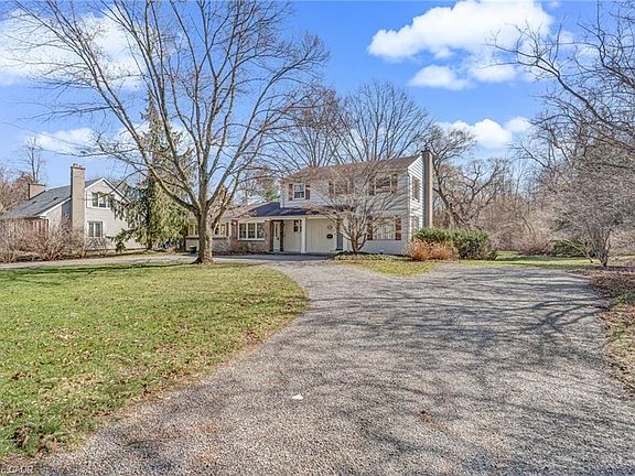 2nd image of 524 Meadow Wood Rd