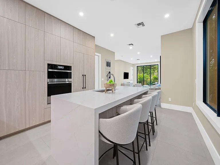 1401 NE 16th Ave — Photo 13