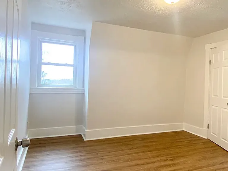 130 E Crafton Ave #3 — Photo 4