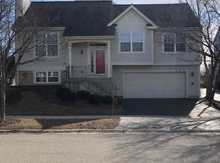 891 Essex Cir, Grayslake, IL 60030