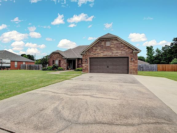 3rd image of 424 Oakwood Ln