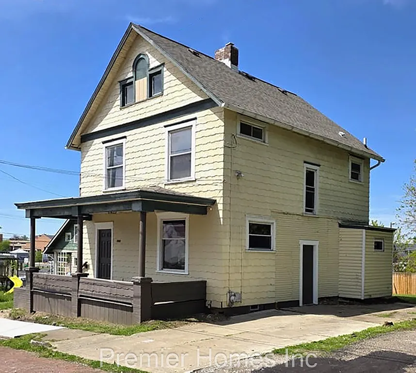 3 bed, $1,495 — Photo 1