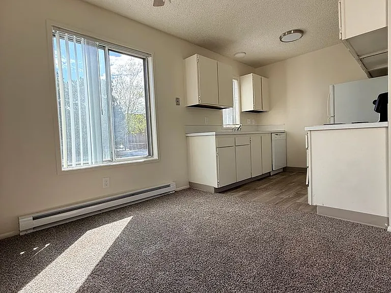 Sunnyside Village Apartments — Photo 44