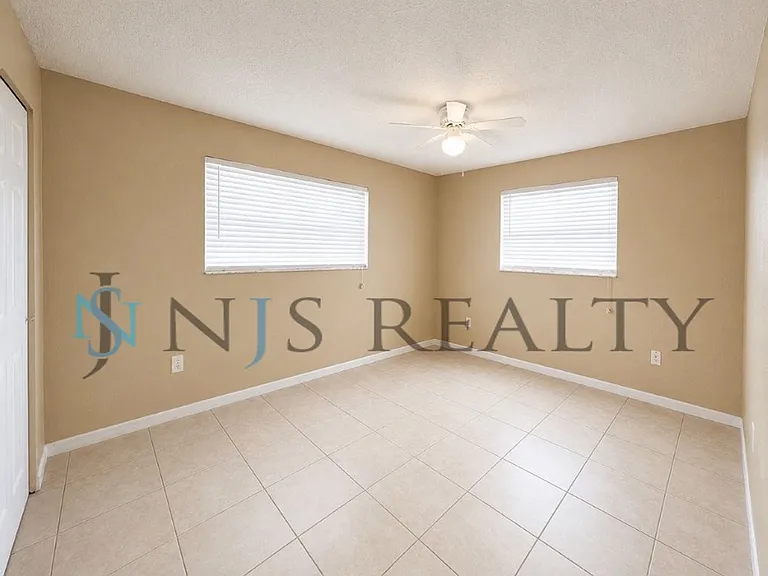 3034 Roxbury Dr — Photo 8