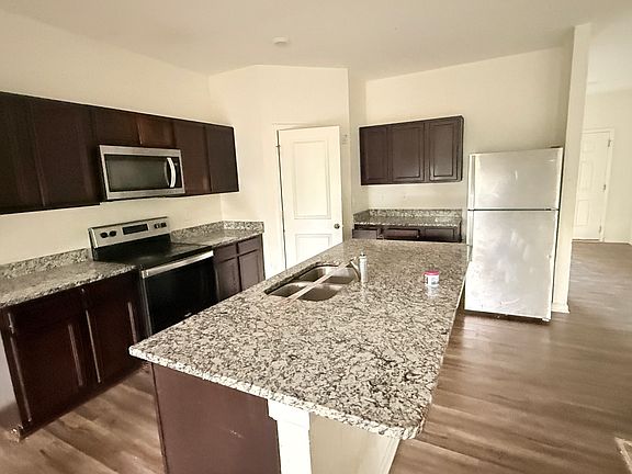 5th image of 240 Randette Dr