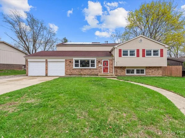 939 Sheffield Dr, Crystal Lake, IL 60014