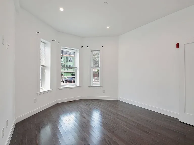 134 Warren St #1 — Photo 7