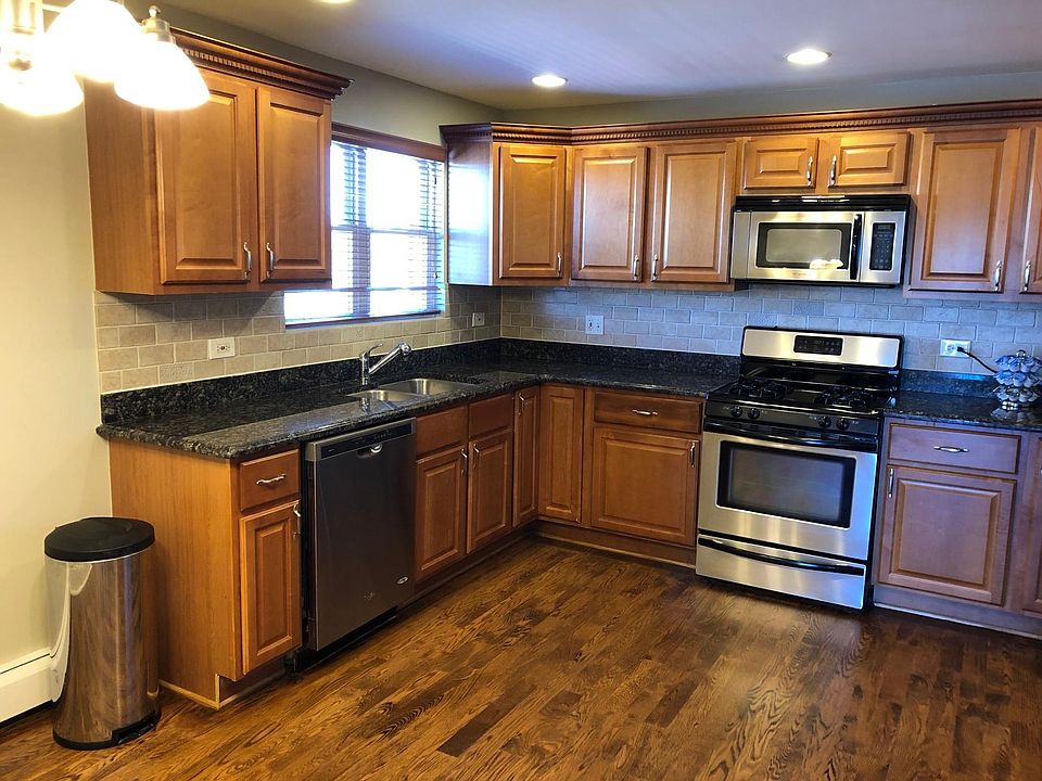 1st image of 6333 N Milwaukee Ave #2D