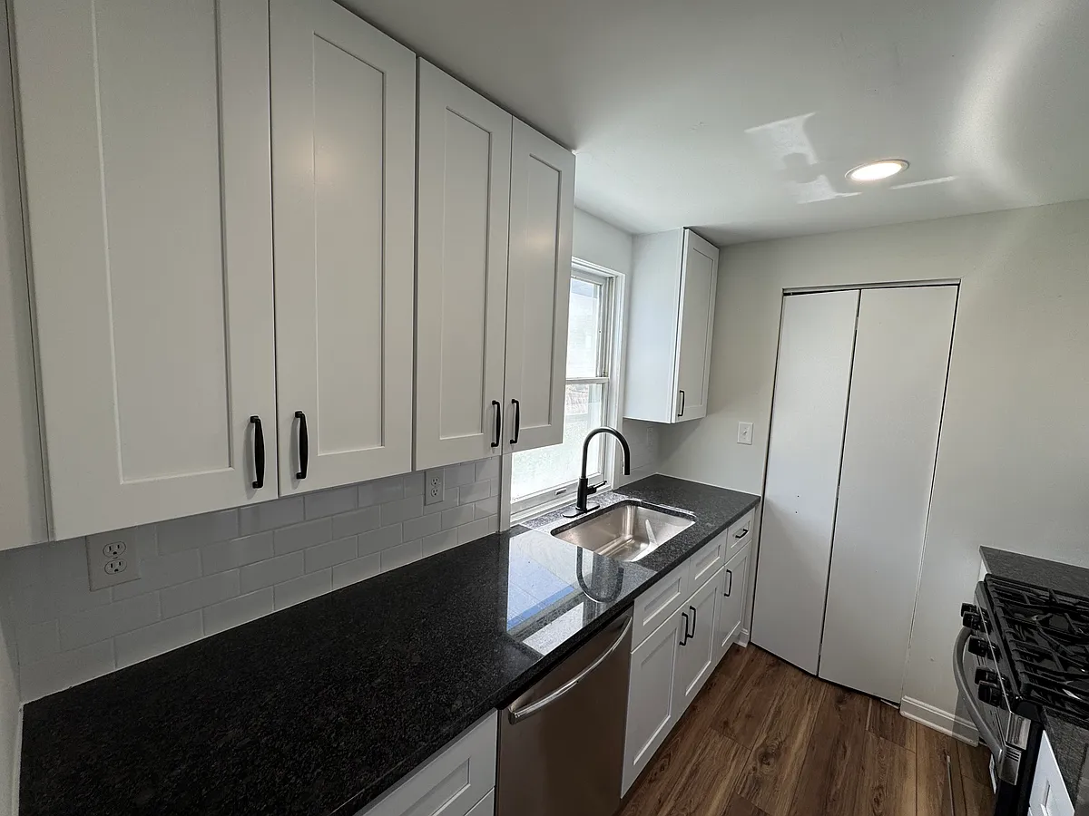 Building Photo - 202 Brower Ave #1