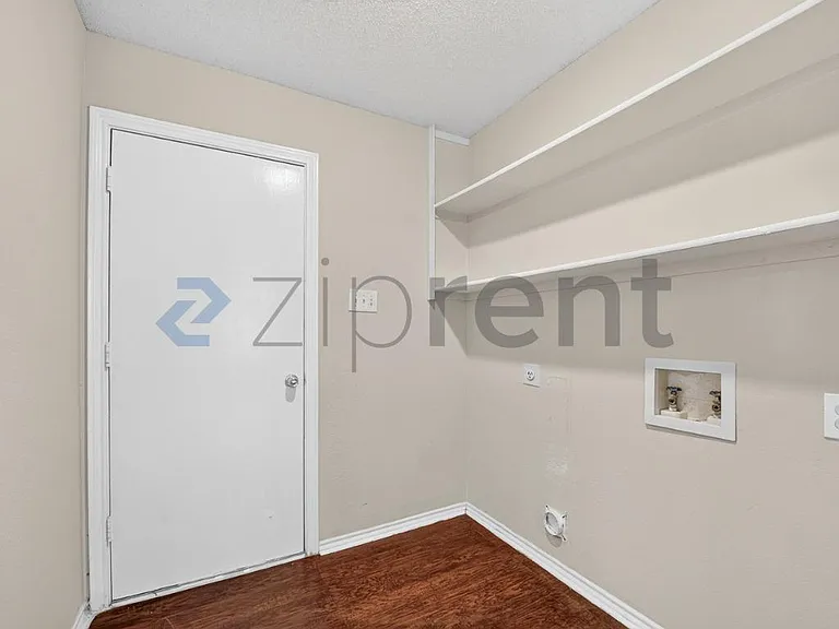 5412 Blue Water Lake Dr — Photo 30