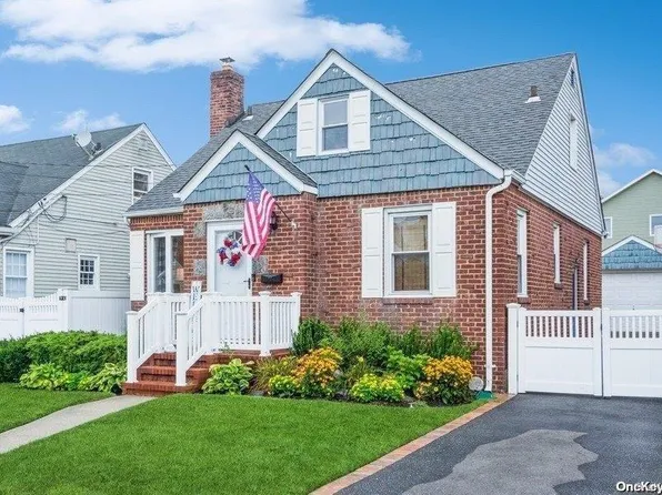 1120 Esther Street, Franklin Square, NY 11010