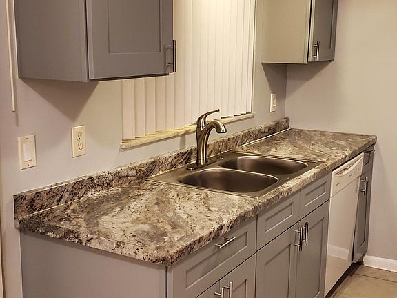 2nd image of 5024 Oak Hill Dr