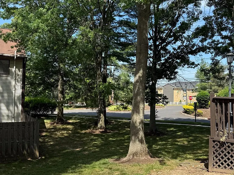 3 Cambridge Dr — Photo 24