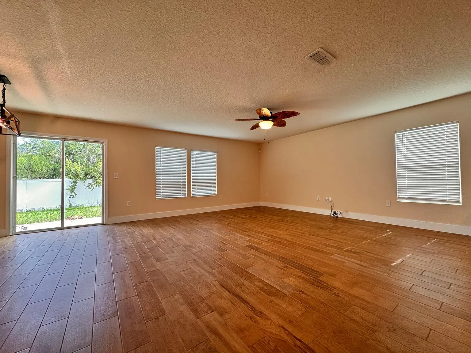 4 bed, 1862 sqft, $2,150 — Photo 2