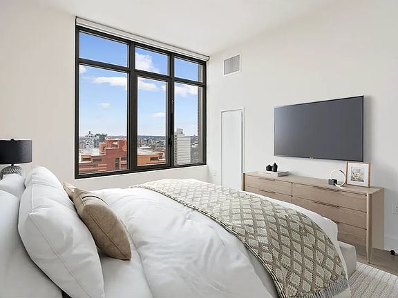4th image of 92-27 160th St #1808